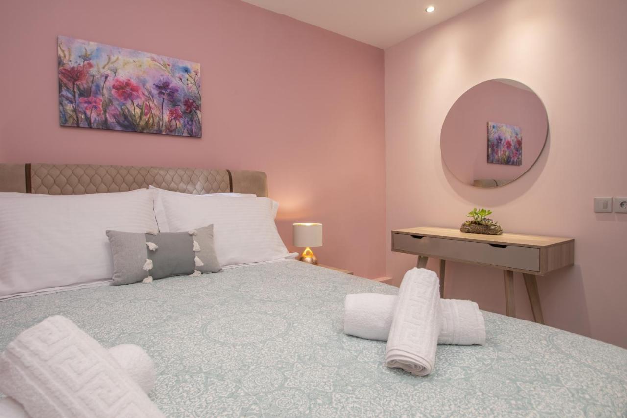 Hypatia Apartment *