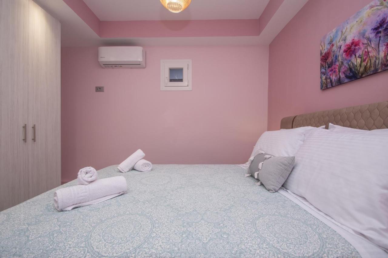 Hypatia Apartment *